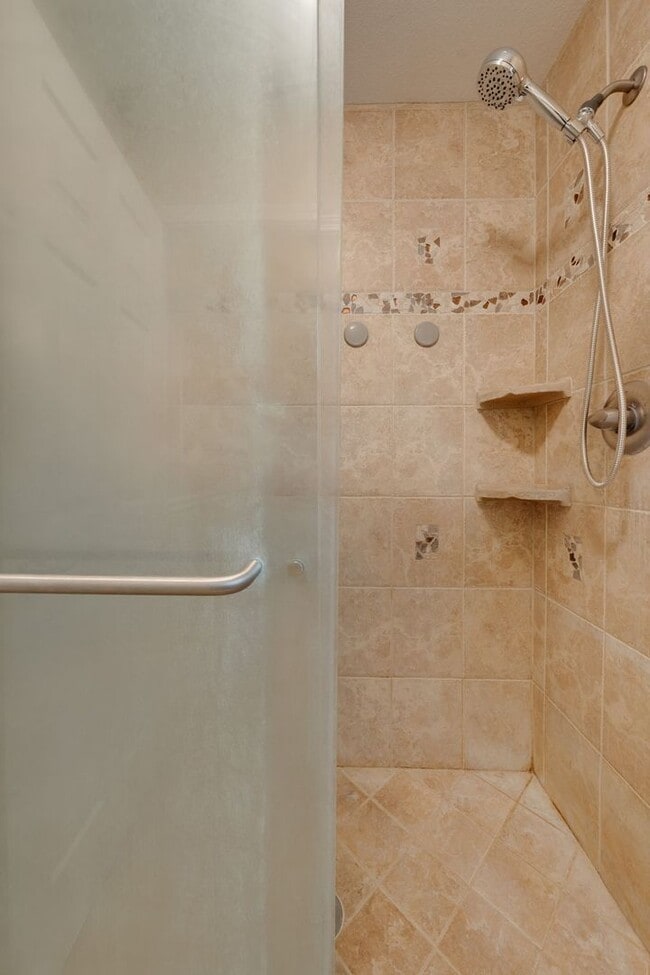 Building Photo - 3-Bed, 2.5-Bath Antelope Home with Vaulted Ceilings & Spacious Yard