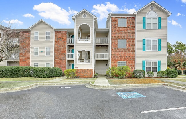 Building Photo - Freshley Painted! Updated Flooring! Centra...
