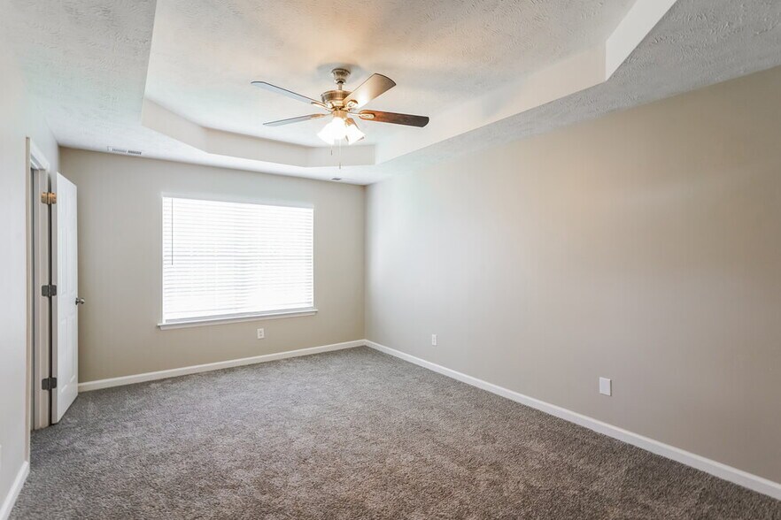Building Photo - 2121 Hamilton Glen Pl