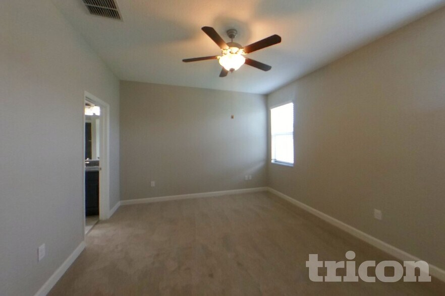 Building Photo - 9735 Ivory Dr
