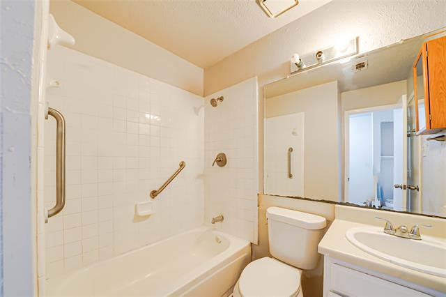 Building Photo - 633 Carriagehouse Ln