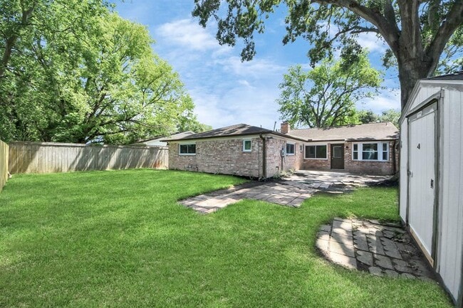 Building Photo - 10602 Raydell Dr