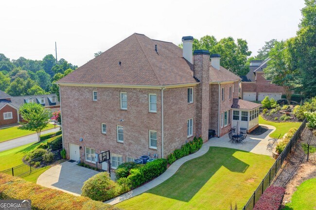 Building Photo - 8910 Pinehurst Cove