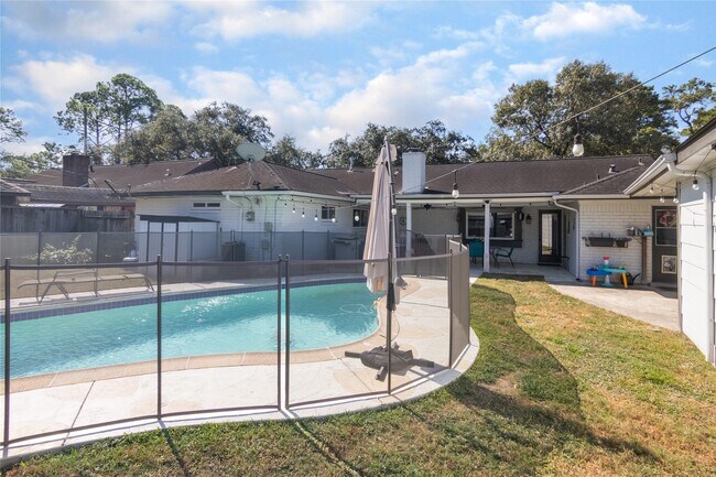 Building Photo - 13418 Paradise Valley Dr