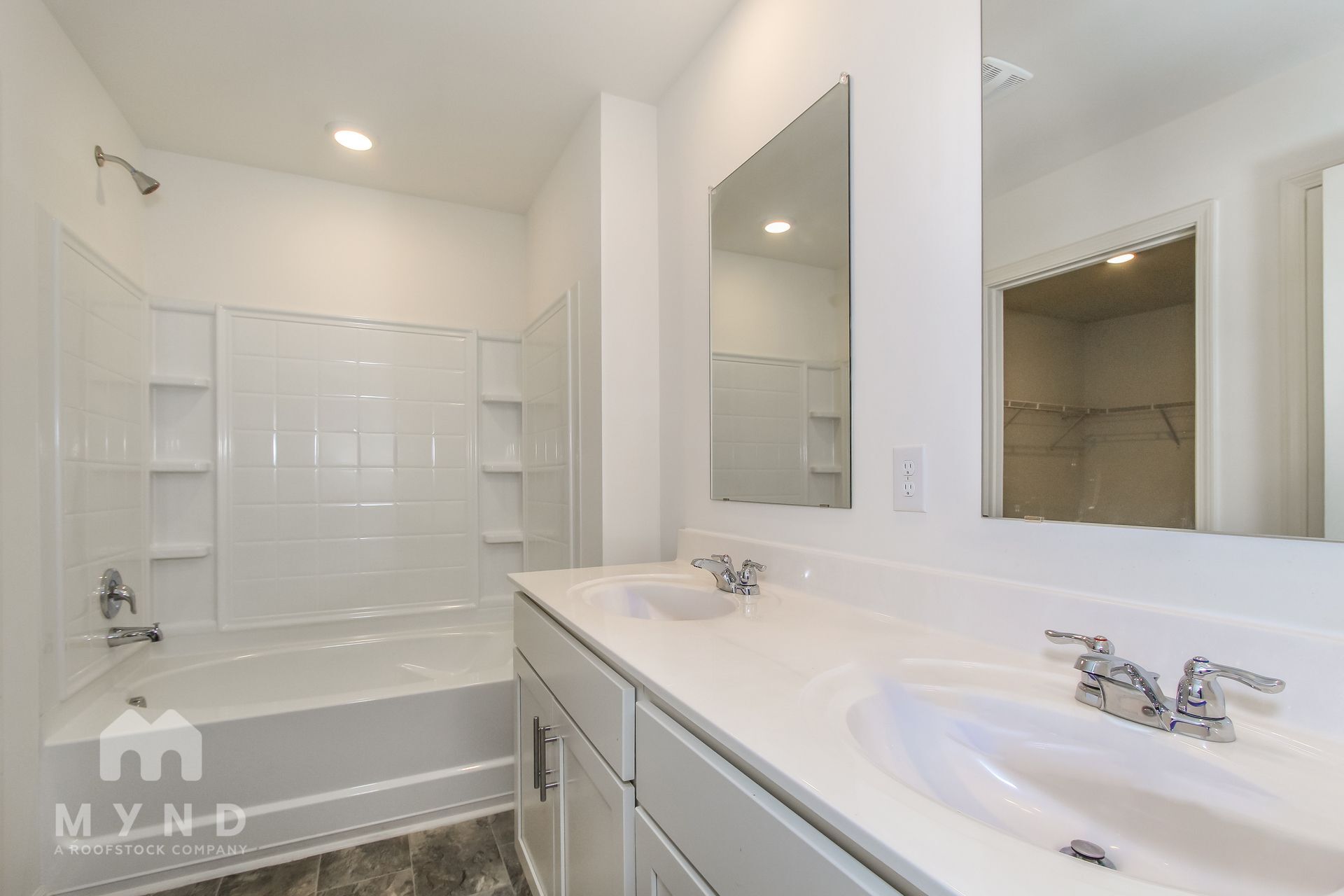 Building Photo - 285 Chelsea Park Rd