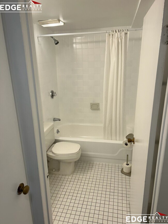 Building Photo - 365 Faneuil St