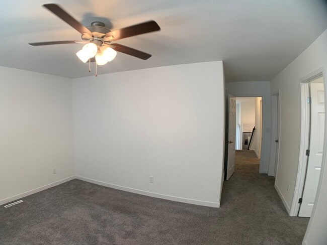 Building Photo - 4 Bed 2 Bath Single Family Home