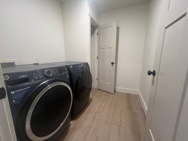 Building Photo - Beautiful Home Built in 2024, Upstairs