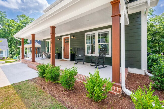 Building Photo - 2019 James St