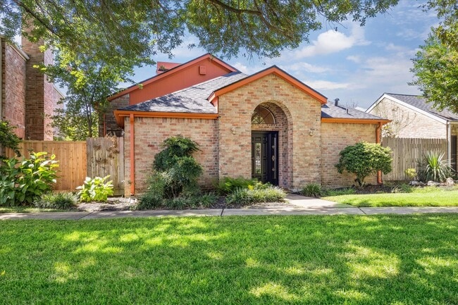 Primary Photo - 2721 S Glen Haven Blvd