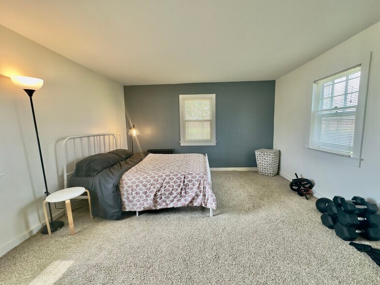 Building Photo - 9453 Maynard Dr