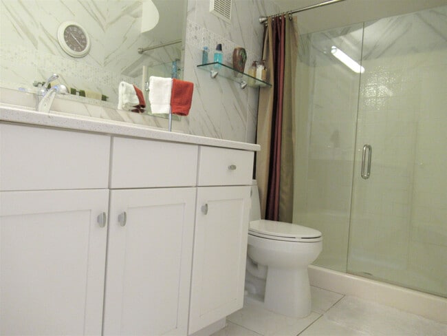 Building Photo - WATERFRONT 2/2 BAHIA DEL MAR RENTAL SEVEN MONTHS APRIL 21 - Nov. 15, 2026