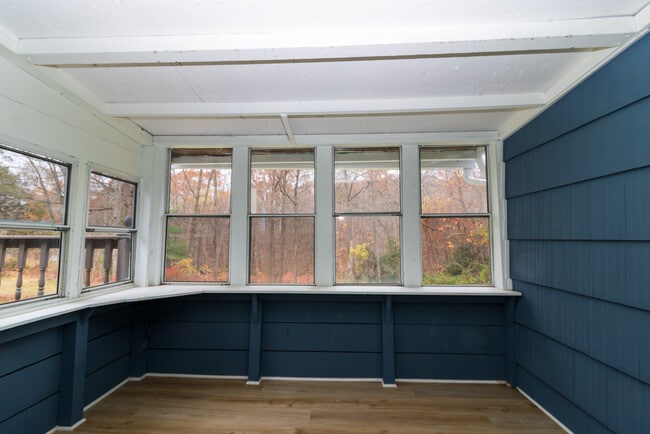 Building Photo - 149 Lakeside Blvd E