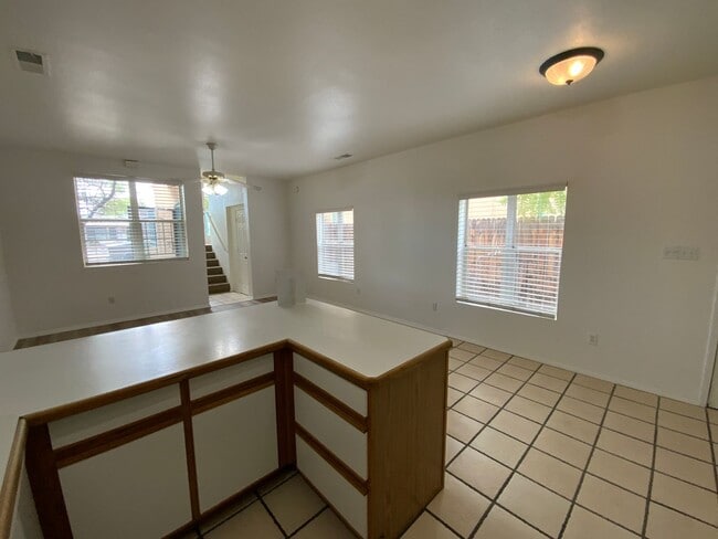 Building Photo - 3 Bedroom Townhome Available Near Albuquer...