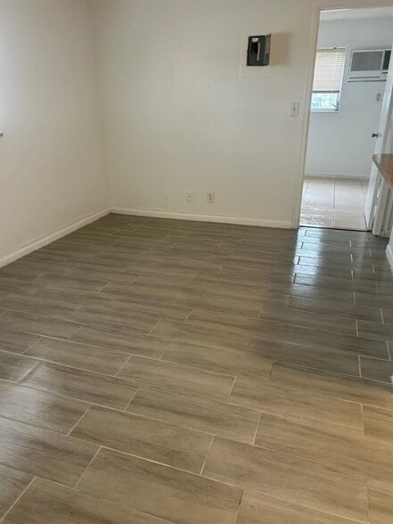 Building Photo - 5174 NE 6th Ave