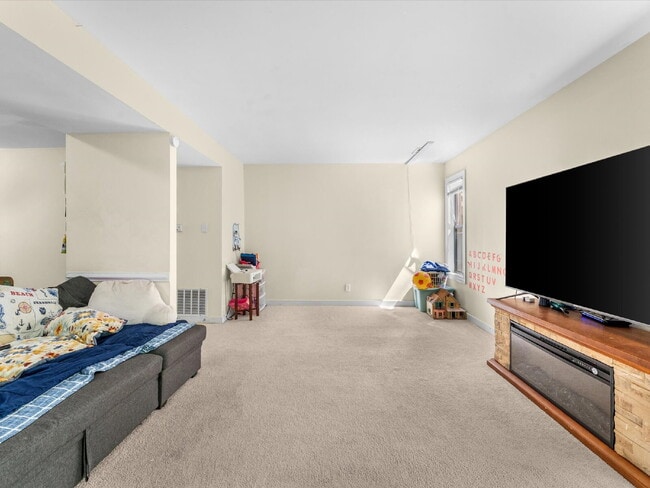 Building Photo - 1701 Early Settlers Rd