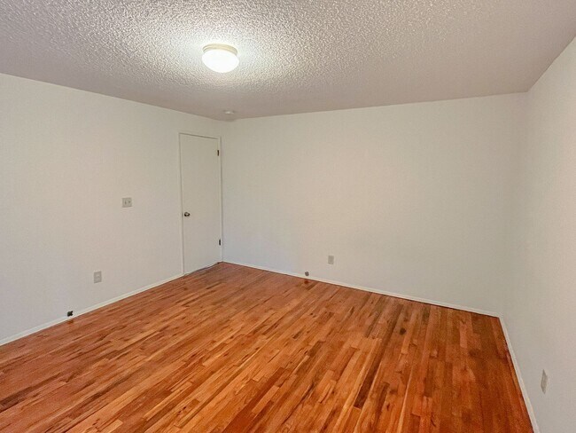 Building Photo - Charming 3bd/2bth Rambler in Tam o'Shanter in Redmond $3,795/mo