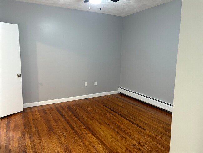 Building Photo - 411 Mt Auburn St