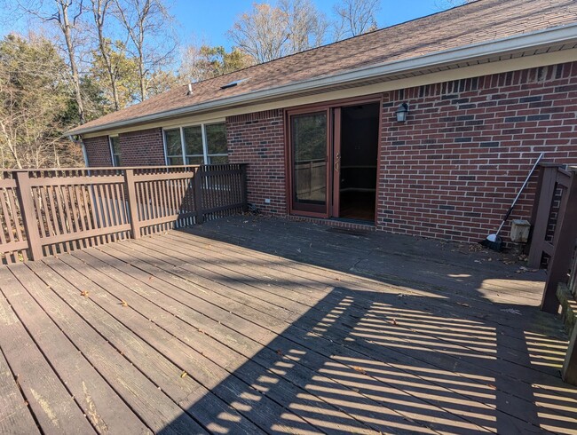 Building Photo - Beautiful Home in Doe Valley!