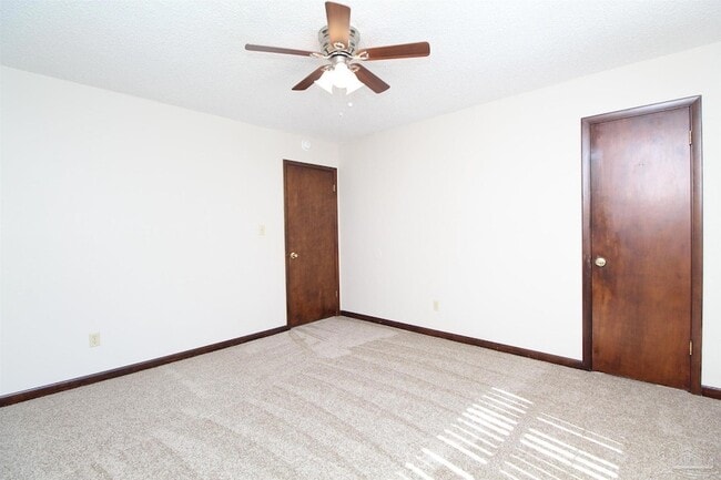 Building Photo - 1455 Acorn Ln