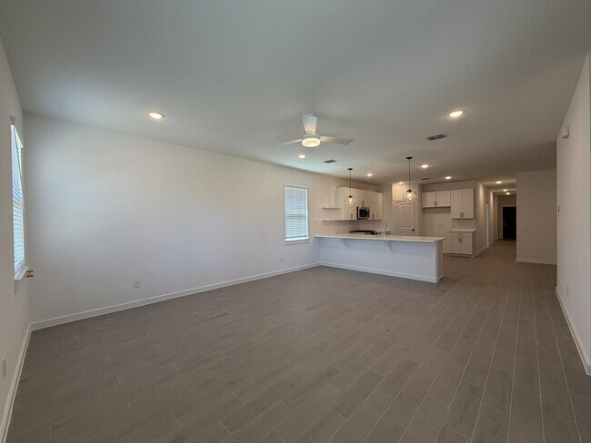 Building Photo - 8338 Bay Oaks Dr