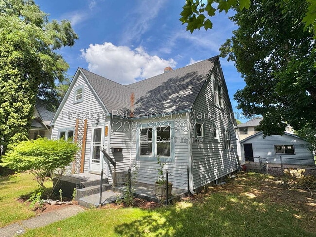 Building Photo - 912 N C St