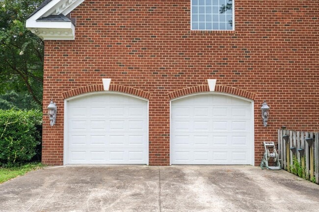 Building Photo - 450 Cox Rd