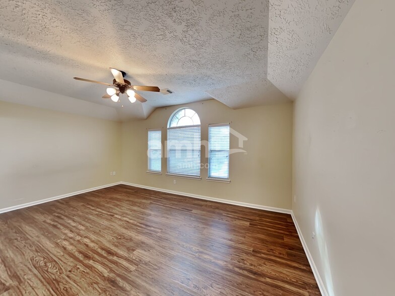 Building Photo - 2330 Colonial Springs Ln