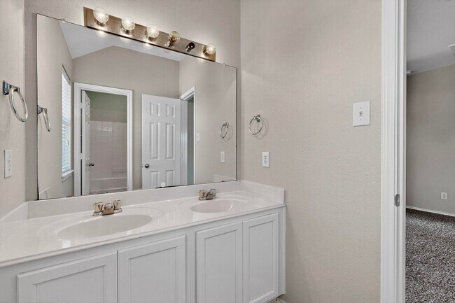 Building Photo - Great Home with Room To Grow in Southbrook!