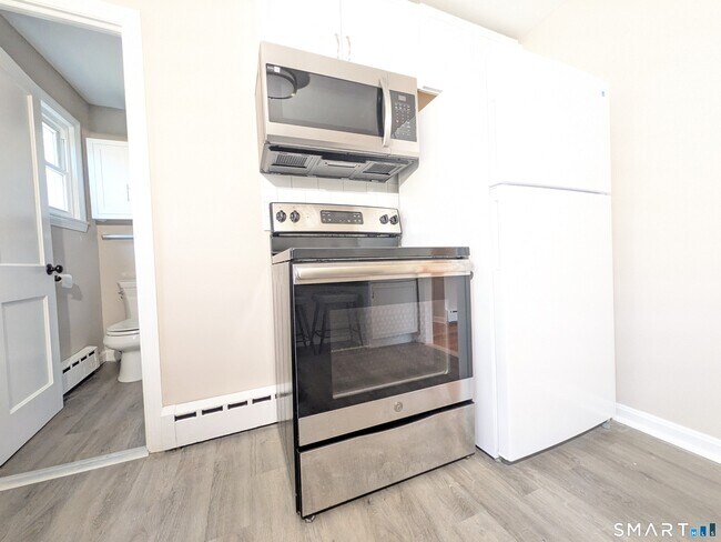 Building Photo - 414 Salmon Brook St