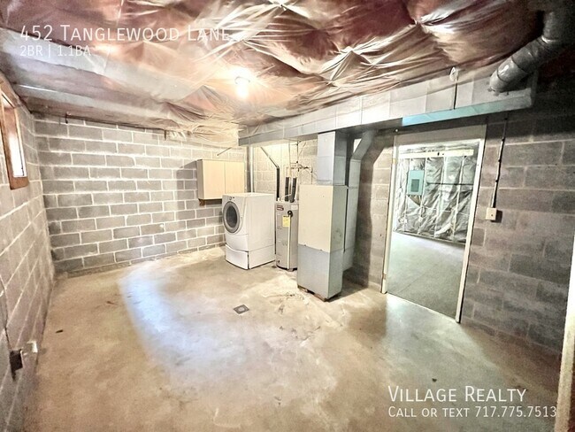 Building Photo - 452 Tanglewood Ln