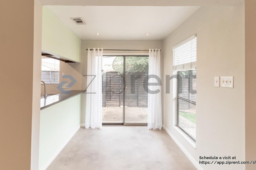 Building Photo - 2903 Parker Ln