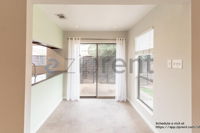 Building Photo - 2903 Parker Ln