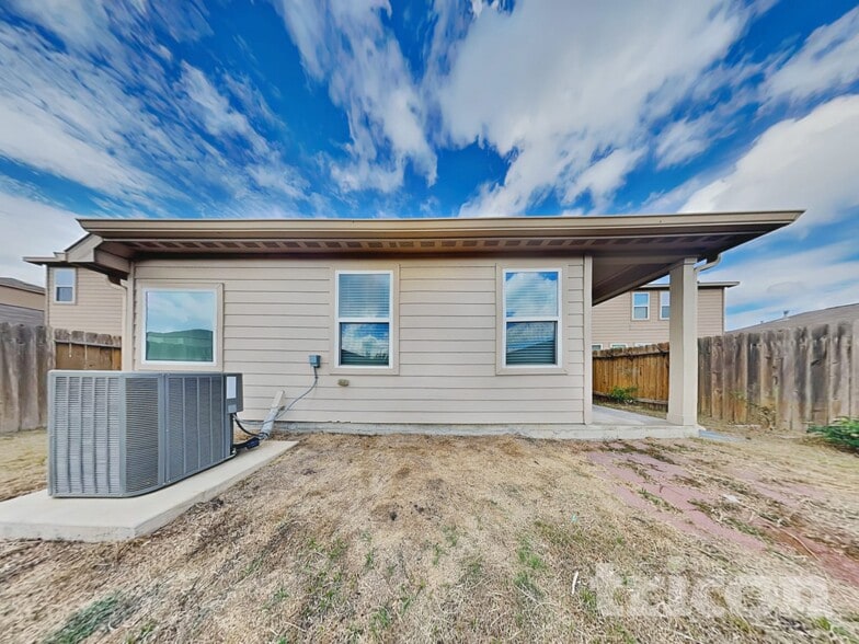 Building Photo - 1477 Treeta Trail