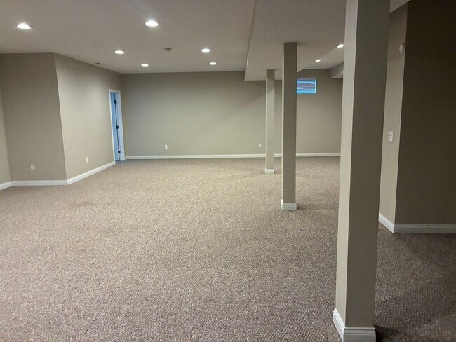 Building Photo - Gorgeous 3 bdr/3.5 bath Home in Centerville/Springboro Area