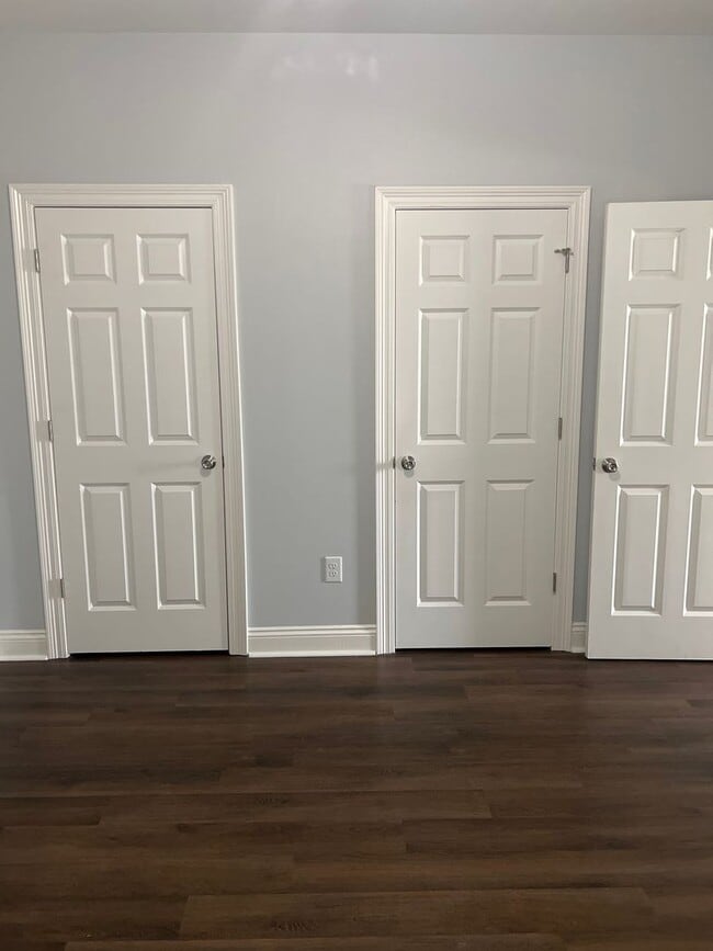 Building Photo - 2 bedroom 1 bath apartment for lease