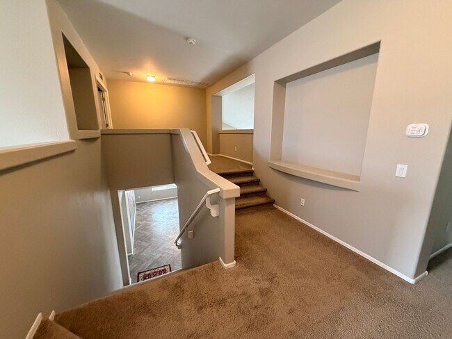 Building Photo - Spacious 5Bdm 3.5Ba Litchfield Park Home in a Small Gated Community