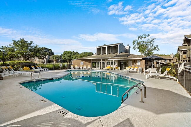 Building Photo - Ashley River Apartments