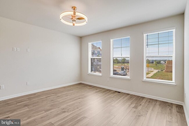 Building Photo - 385 Ensemble Wy