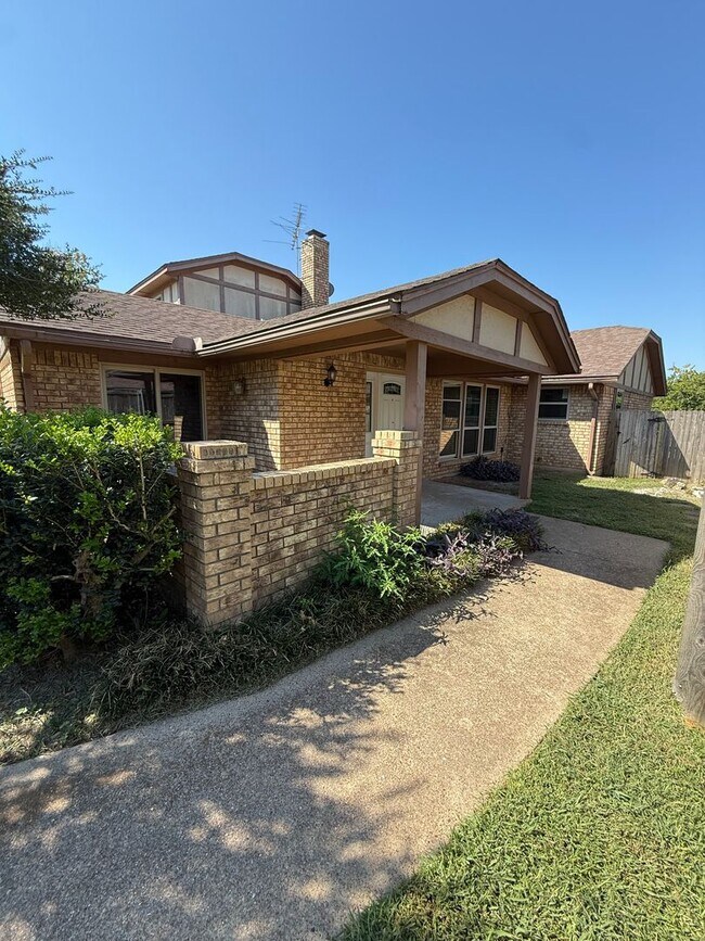 Building Photo - LEMONWOOD7412-14