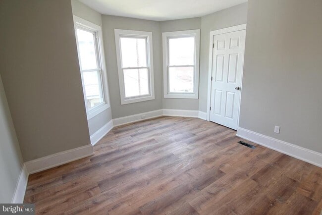 Building Photo - 17 W 4th St