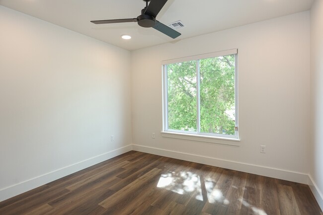 Building Photo - 1797 E Rex Rd