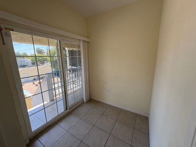 Building Photo - Spacious two bedroom conveniently located ...