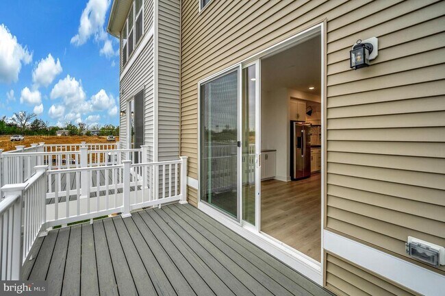 Building Photo - 9403 Pacific Elm St