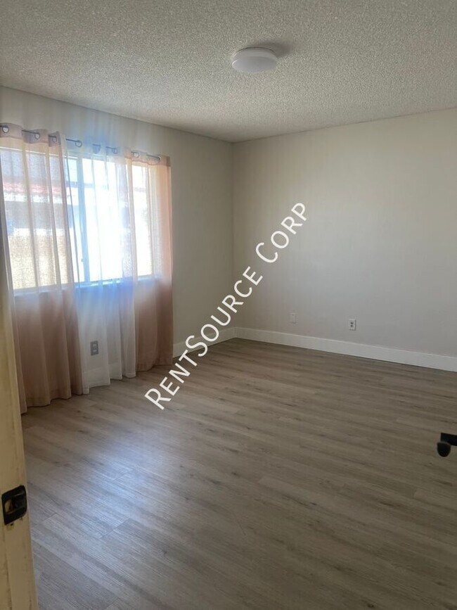 Building Photo - 43837 David St