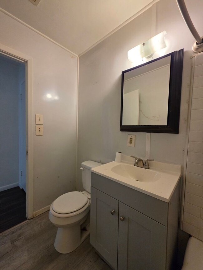 Building Photo - 3 Bed 1 Bath Home in Shawnee!