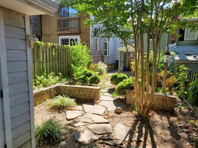 Building Photo - 113 Charles St