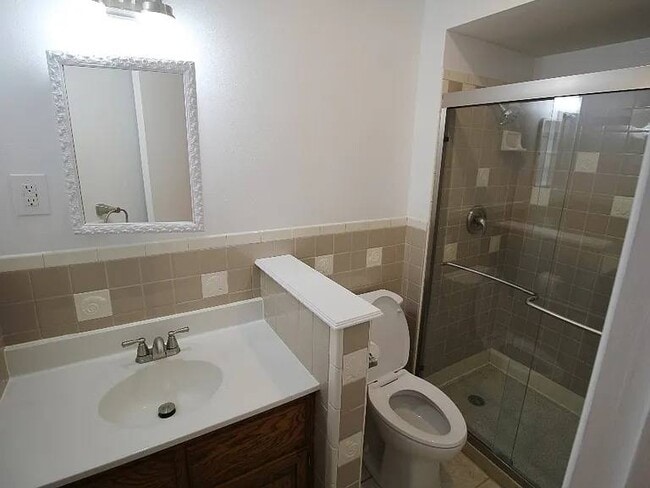 Building Photo - 904 N Duchesne Dr