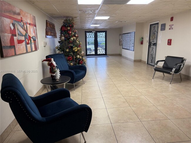 Building Photo - 777 SW 9th Ave