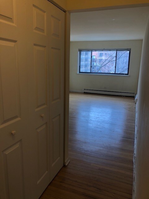 Building Photo - 431 W Barry Ave